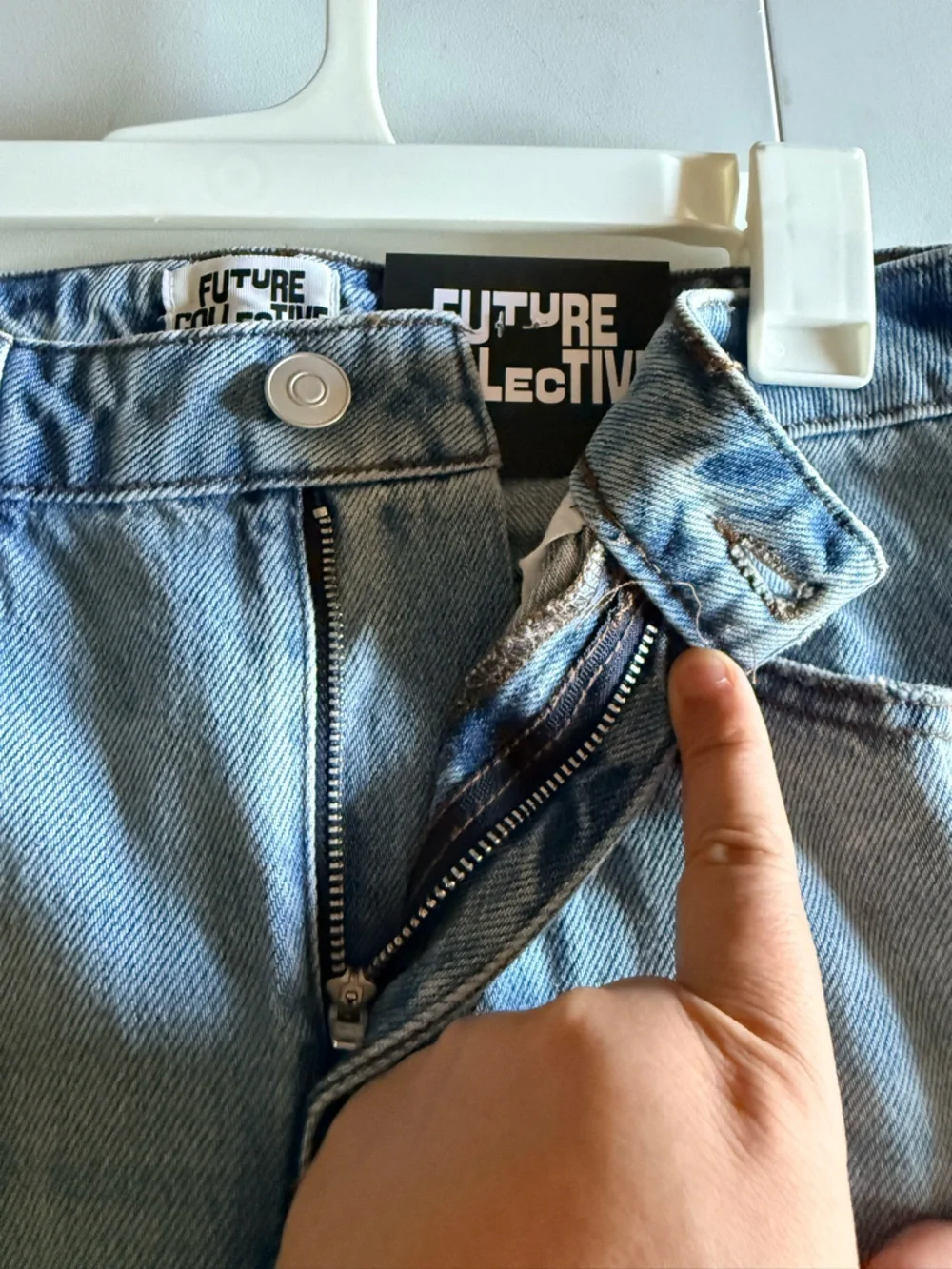 Future Collective Women's Mid-Rise Wide Leg Slouchy Jeans. Size 6